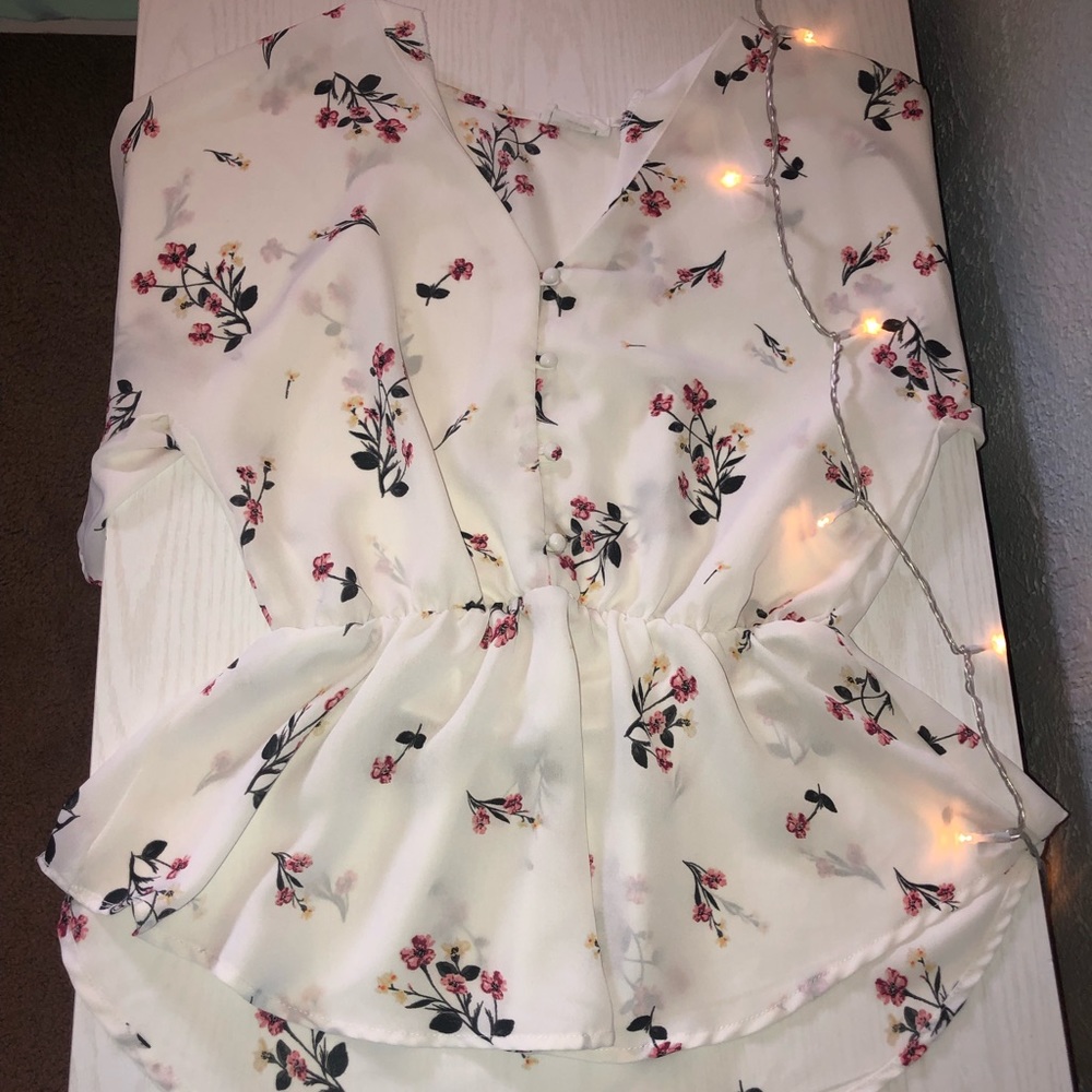 ✨NWOT✨ Floral Blouse